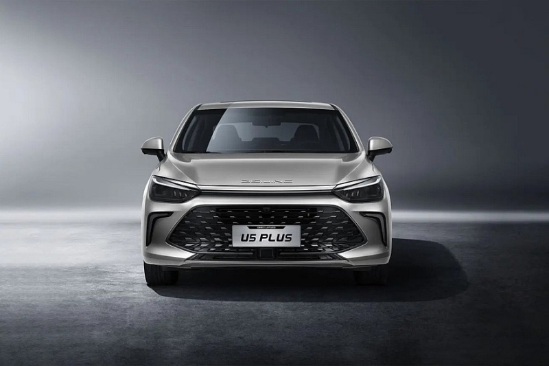 Седан BAIC U5 Plus получил битопливную версию в России, объявлены цены