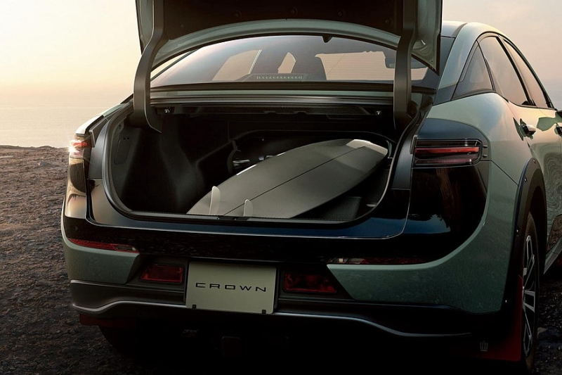 Седан Toyota Crown обрёл «внедорожную» версию Landscape: не только декор