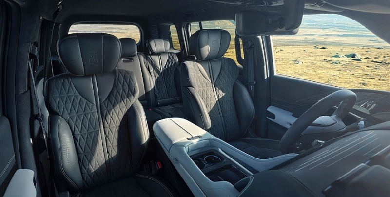 Yangwang в Пекине: хардкорная версия внедорожника U8 и 1306-сильный седан U7