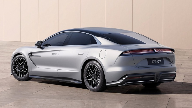 Yangwang в Пекине: хардкорная версия внедорожника U8 и 1306-сильный седан U7