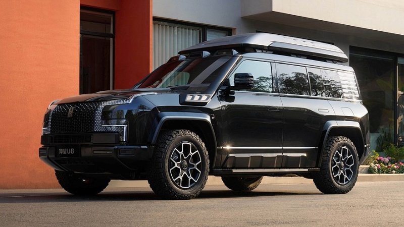 Yangwang в Пекине: хардкорная версия внедорожника U8 и 1306-сильный седан U7