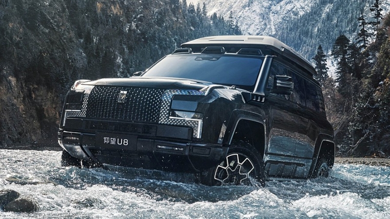 Yangwang в Пекине: хардкорная версия внедорожника U8 и 1306-сильный седан U7