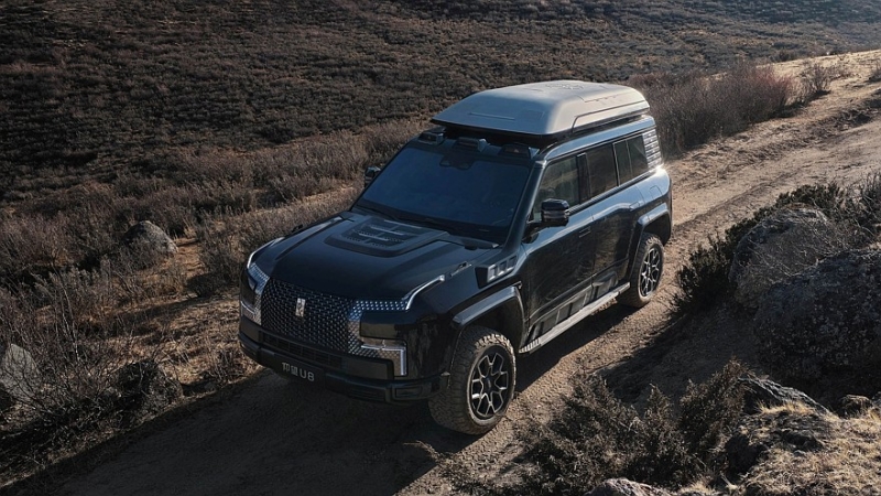 Yangwang в Пекине: хардкорная версия внедорожника U8 и 1306-сильный седан U7