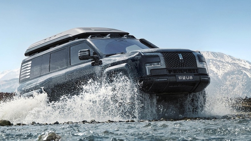 Yangwang в Пекине: хардкорная версия внедорожника U8 и 1306-сильный седан U7