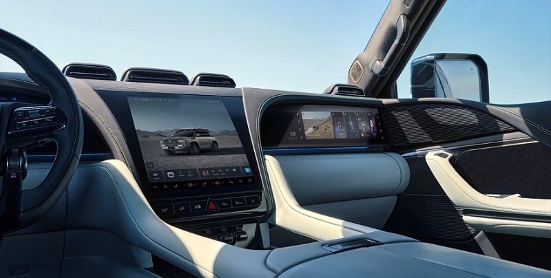 Yangwang в Пекине: хардкорная версия внедорожника U8 и 1306-сильный седан U7