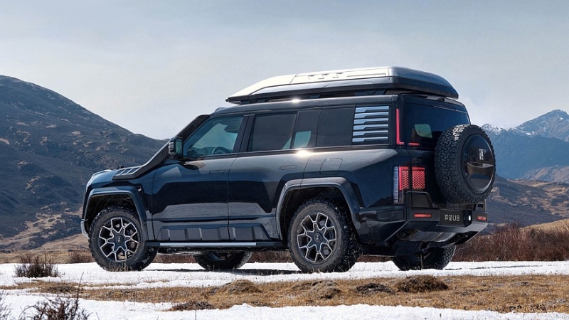 Yangwang в Пекине: хардкорная версия внедорожника U8 и 1306-сильный седан U7