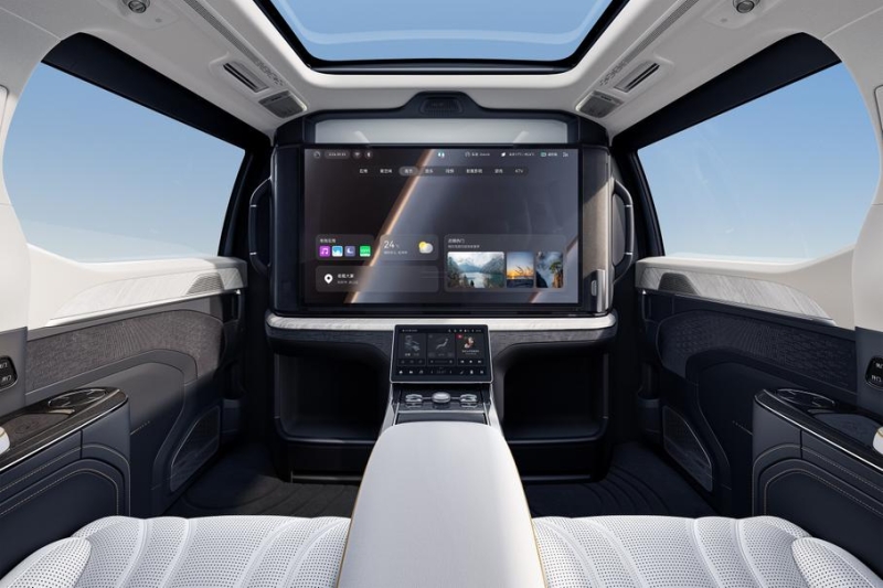Zeekr показал очень комфортный 009: гигантский экран и VIP-кресла