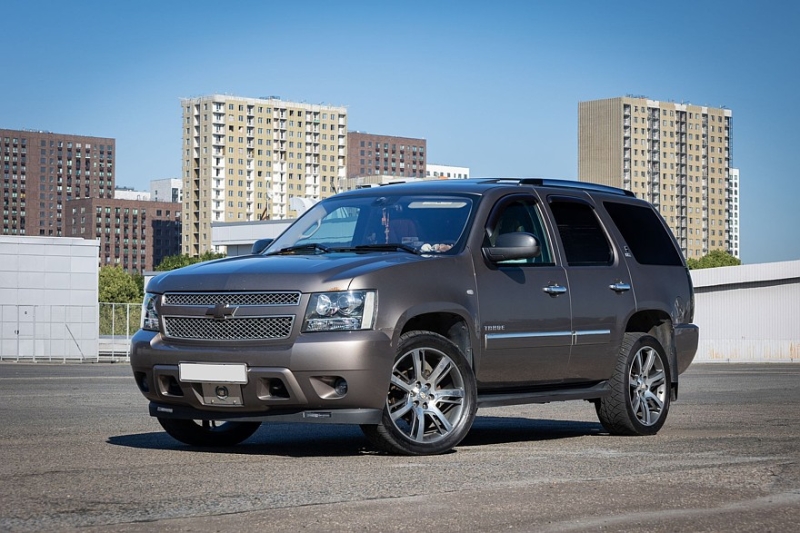 Chevrolet Tahoe III (GMT920) с пробегом: рычаги по сто тысяч, болты от КАМАЗа и крепкие V8