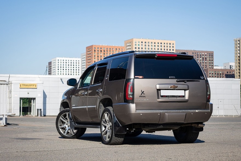 Chevrolet Tahoe III (GMT920) с пробегом: рычаги по сто тысяч, болты от КАМАЗа и крепкие V8