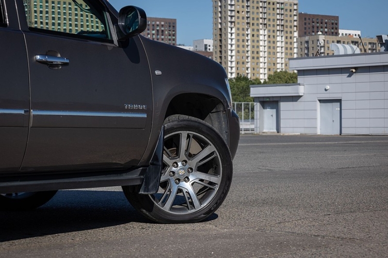 Chevrolet Tahoe III (GMT920) с пробегом: рычаги по сто тысяч, болты от КАМАЗа и крепкие V8