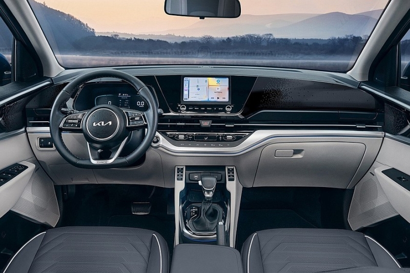 Kia Carens добрался до Узбекистана: кроссвэн дешевле родственного Seltos