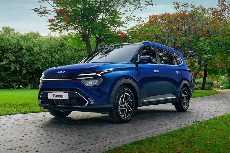 Kia Carens добрался до Узбекистана: кроссвэн дешевле родственного Seltos