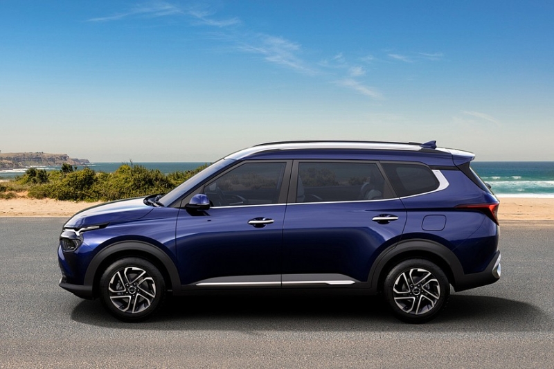 Kia Carens добрался до Узбекистана: кроссвэн дешевле родственного Seltos