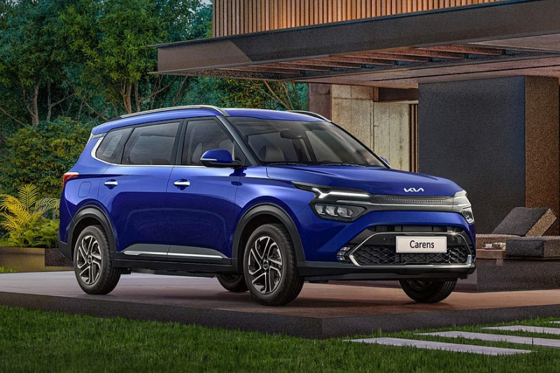 Kia Carens добрался до Узбекистана: кроссвэн дешевле родственного Seltos