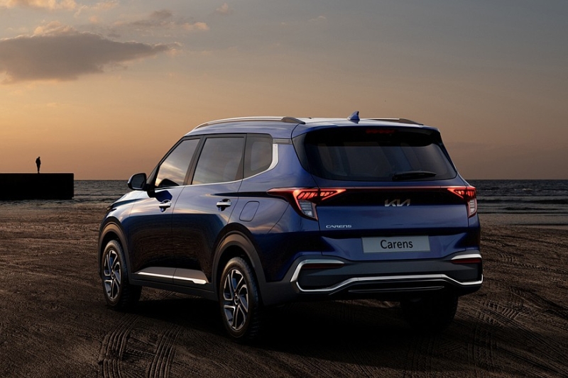 Kia Carens добрался до Узбекистана: кроссвэн дешевле родственного Seltos