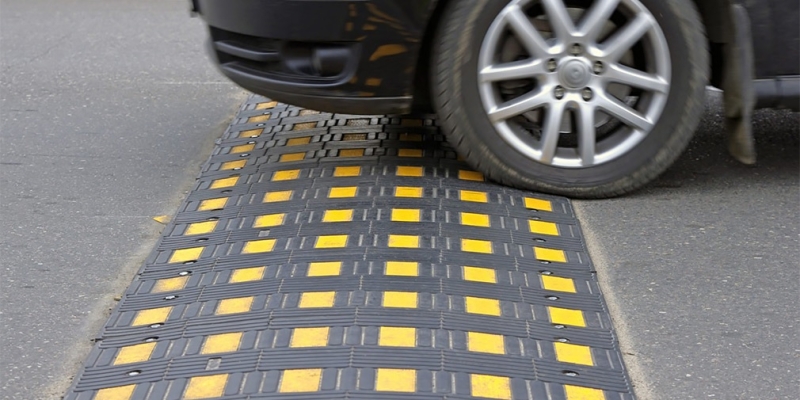 Лежачий Полицейский: Надежный Страж на Дорогах