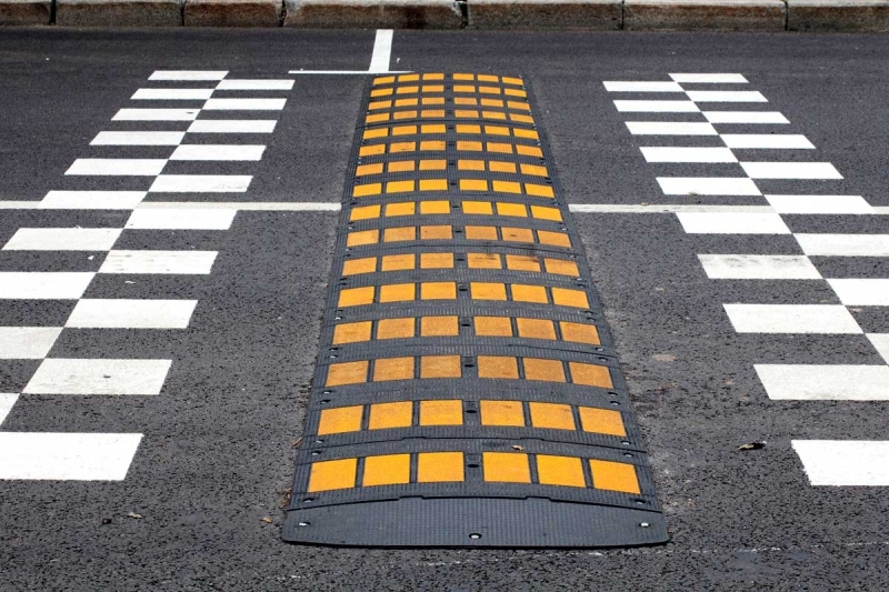 Лежачий Полицейский: Надежный Страж на Дорогах