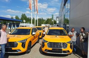 Разблокирование эффективности и гибкости: Преимущества аренды транспортных средств для служб такси