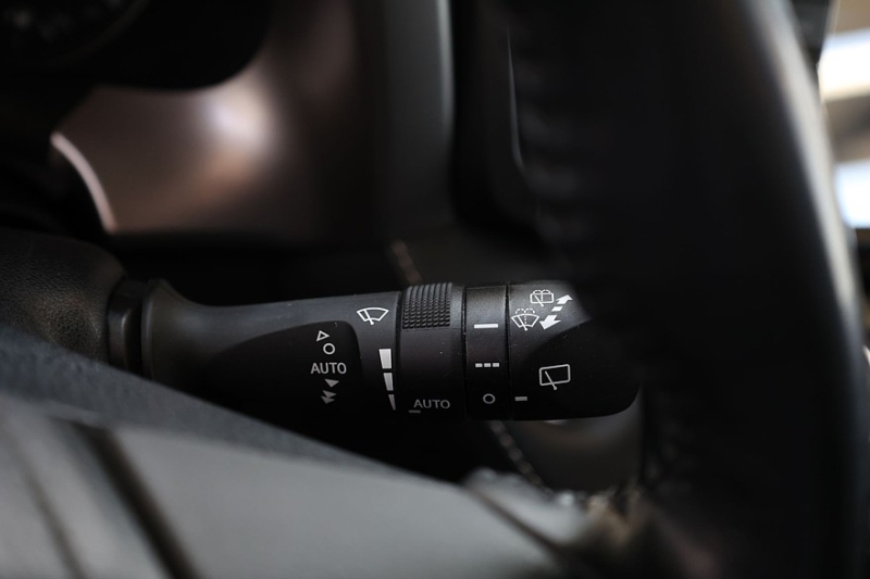 Toyota RAV4 IV (XA40) с пробегом: идеальный ржавеющий кузов, потные фары и тысяча мелочей