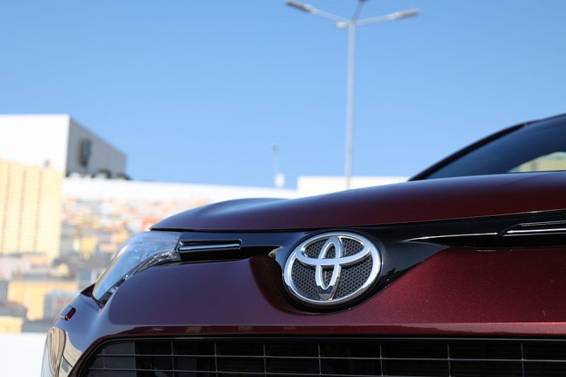 Toyota RAV4 IV (XA40) с пробегом: идеальный ржавеющий кузов, потные фары и тысяча мелочей