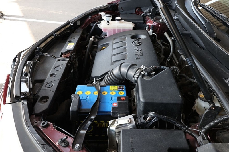 Toyota RAV4 IV (XA40) с пробегом: идеальный ржавеющий кузов, потные фары и тысяча мелочей