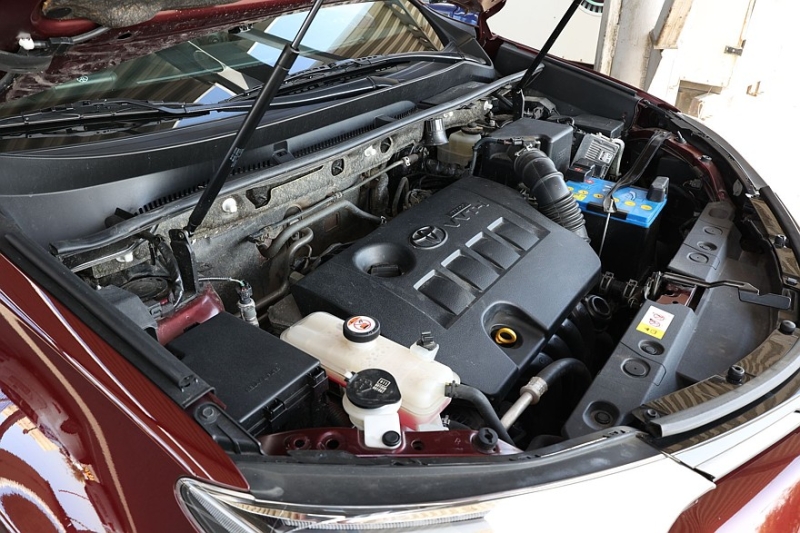 Toyota RAV4 IV (XA40) с пробегом: идеальный ржавеющий кузов, потные фары и тысяча мелочей