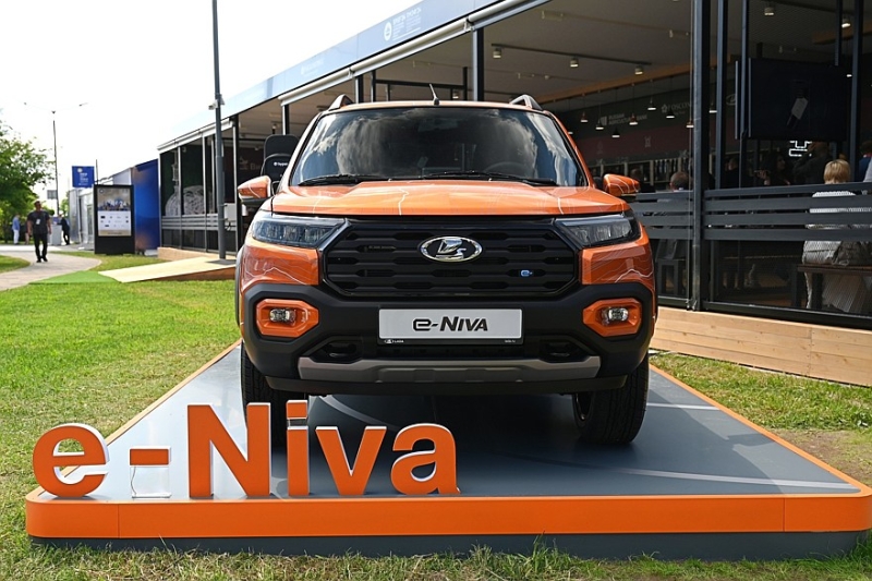 Электрическая Lada e-Niva Travel дебютировала на полях ПМЭФ в статусе концепта