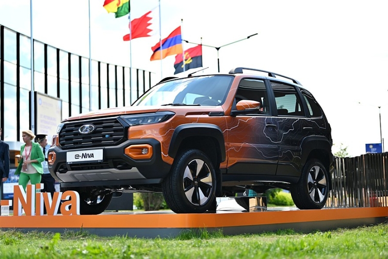Электрическая Lada e-Niva Travel дебютировала на полях ПМЭФ в статусе концепта