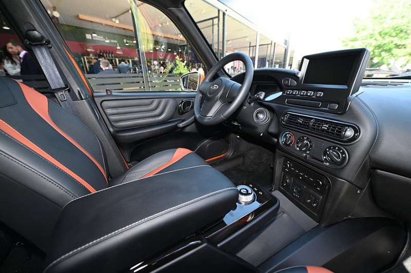 Электрическая Lada e-Niva Travel дебютировала на полях ПМЭФ в статусе концепта