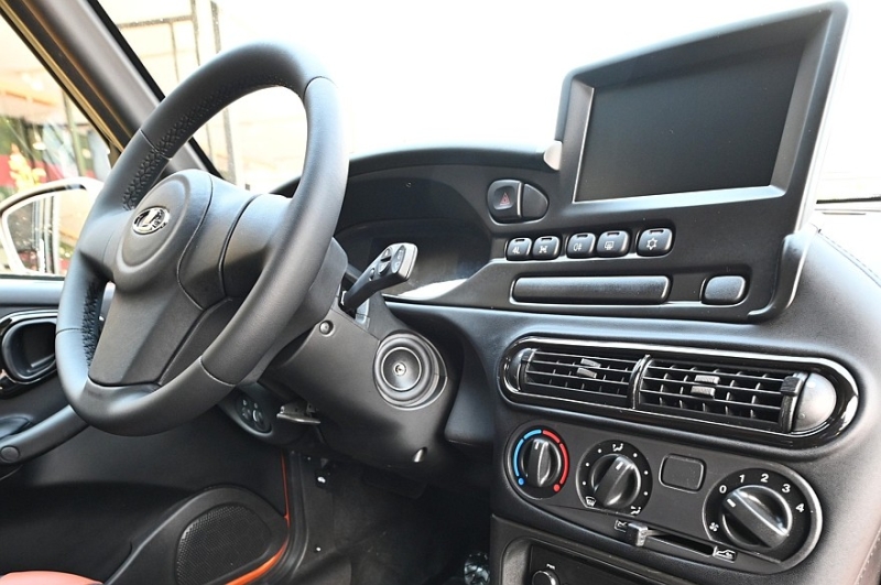 Электрическая Lada e-Niva Travel дебютировала на полях ПМЭФ в статусе концепта