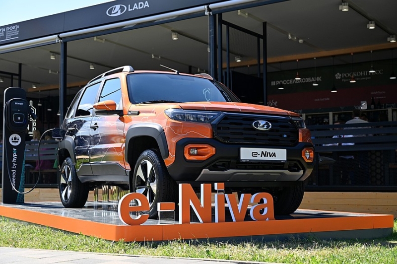 Электрическая Lada e-Niva Travel дебютировала на полях ПМЭФ в статусе концепта
