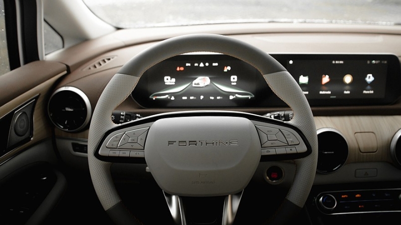 Forthing назвал стоимость минивэна Yacht местной сборки и снизил ценник кроссовера T5 Evo