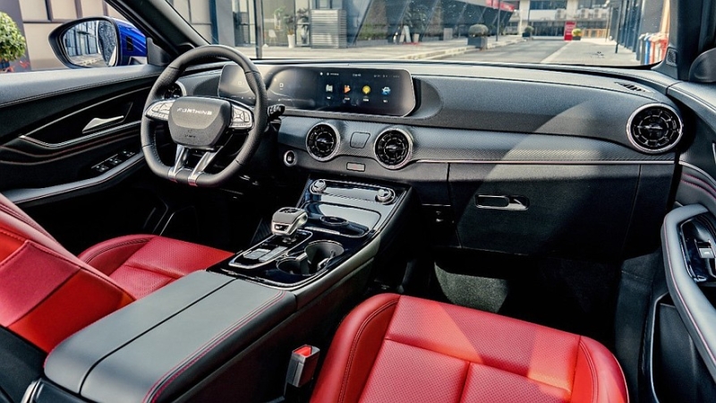 Forthing назвал стоимость минивэна Yacht местной сборки и снизил ценник кроссовера T5 Evo