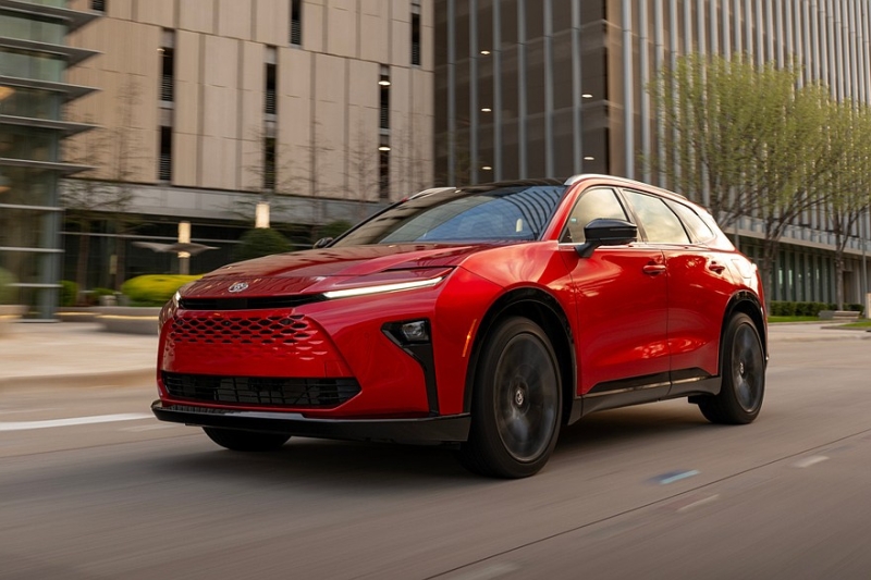 Кроссовер Toyota Crown Signia выходит на рынок: размером с Highlander, но на замену Venza