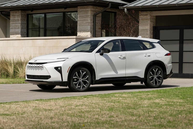 Кроссовер Toyota Crown Signia выходит на рынок: размером с Highlander, но на замену Venza