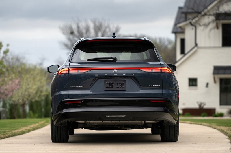 Кроссовер Toyota Crown Signia выходит на рынок: размером с Highlander, но на замену Venza