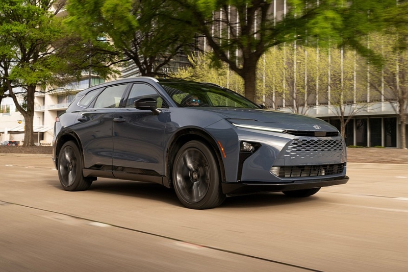 Кроссовер Toyota Crown Signia выходит на рынок: размером с Highlander, но на замену Venza