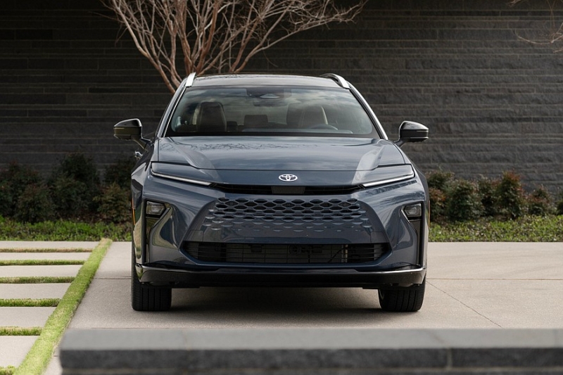 Кроссовер Toyota Crown Signia выходит на рынок: размером с Highlander, но на замену Venza