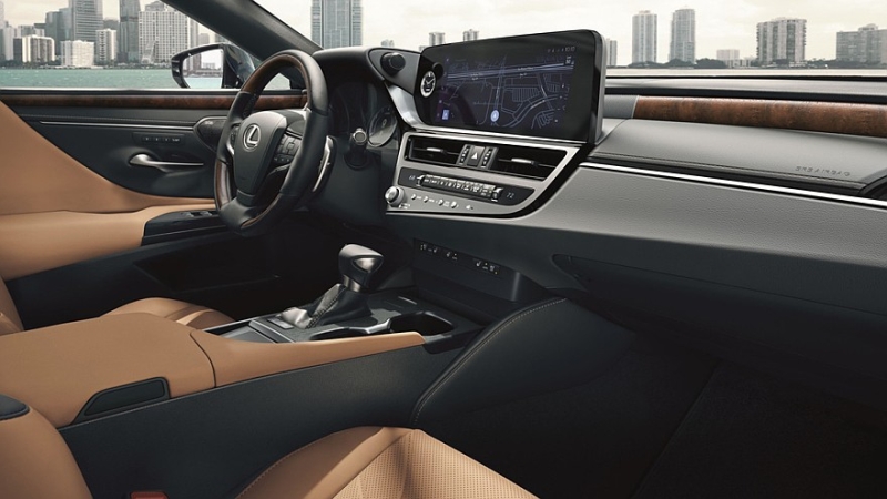 Lexus ES освежили к новому модельному году, вернув спецверсию Black Line