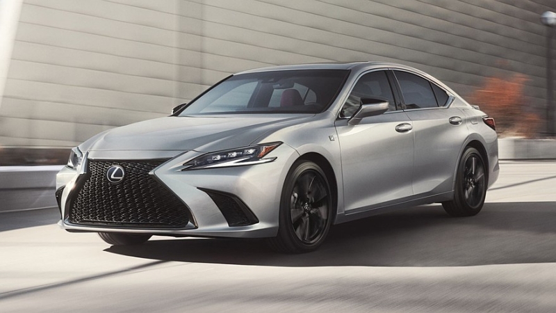 Lexus ES освежили к новому модельному году, вернув спецверсию Black Line