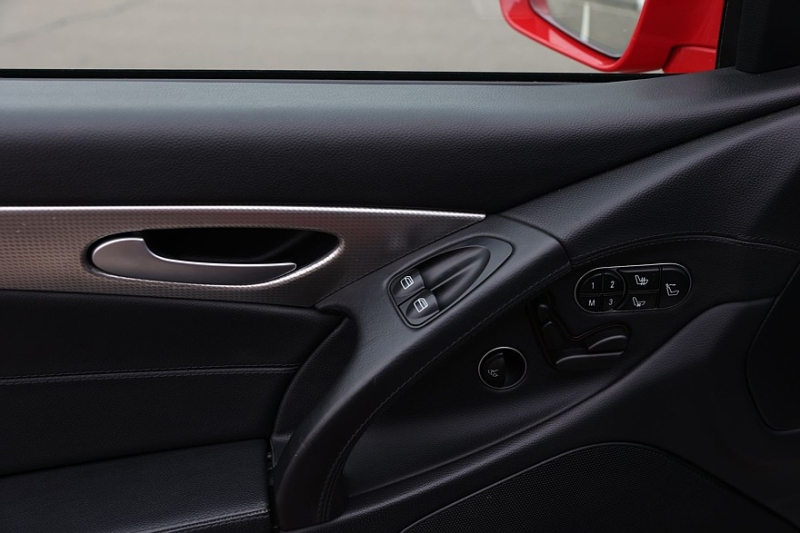 Mercedes-Benz SL V (R230) с пробегом: ужасы уличных машин и громоздкая электрика