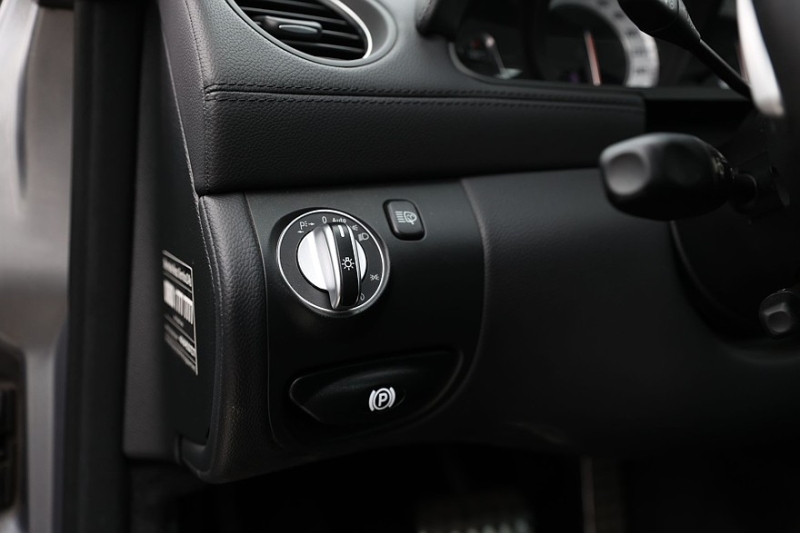 Mercedes-Benz SL V (R230) с пробегом: ужасы уличных машин и громоздкая электрика