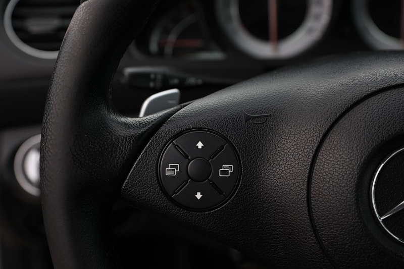 Mercedes-Benz SL V (R230) с пробегом: ужасы уличных машин и громоздкая электрика