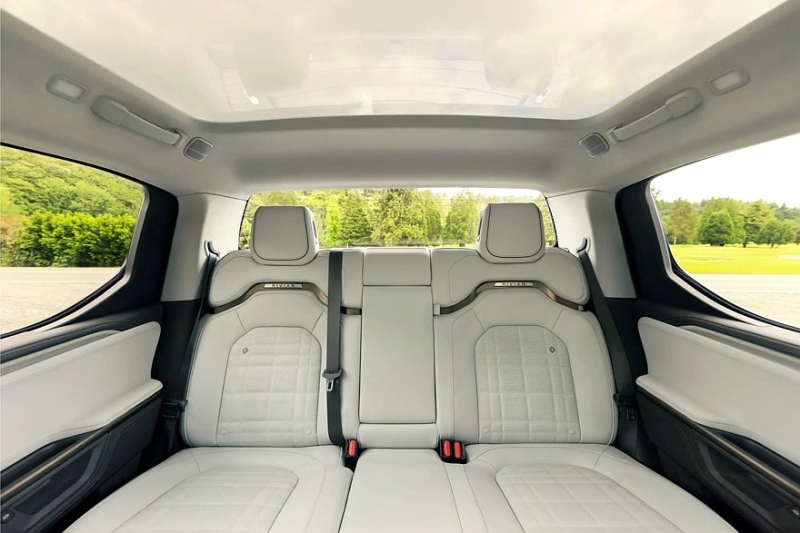 Обновлённые Rivian R1S и R1T: короче проводка, мощнее двигатели, больше запас хода