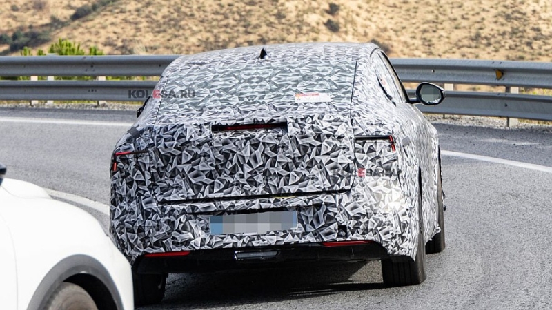 Stellantis готовит флагманский кроссовер DS 8: новинка проехалась на камеру