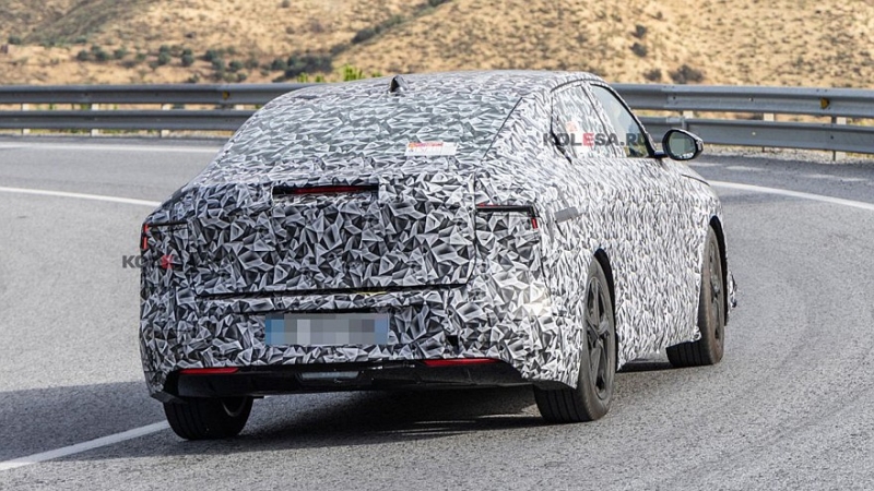 Stellantis готовит флагманский кроссовер DS 8: новинка проехалась на камеру