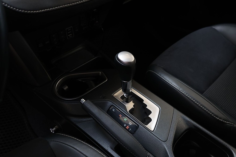 Toyota RAV4 IV (XA40) с пробегом: дизель от BMW, дешевый вариатор и ступицы-расходники