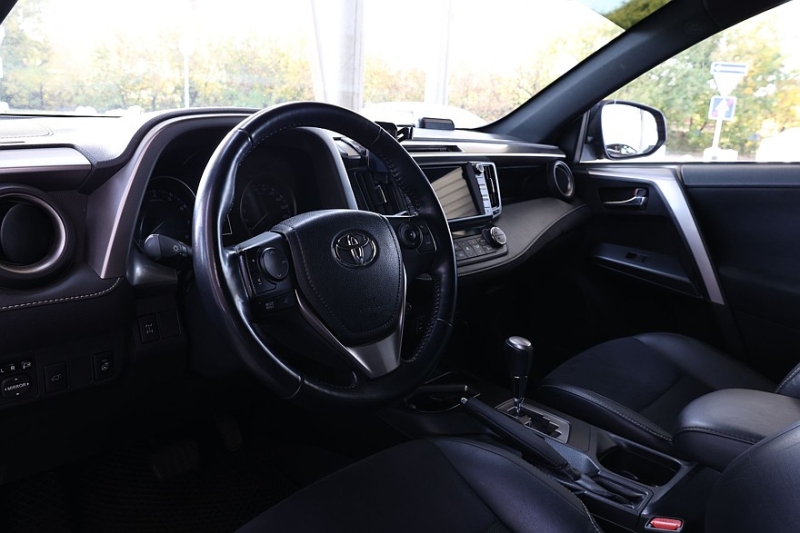 Toyota RAV4 IV (XA40) с пробегом: дизель от BMW, дешевый вариатор и ступицы-расходники