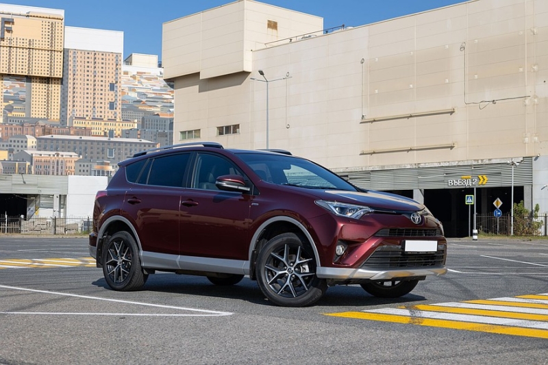 Toyota RAV4 IV (XA40) с пробегом: дизель от BMW, дешевый вариатор и ступицы-расходники