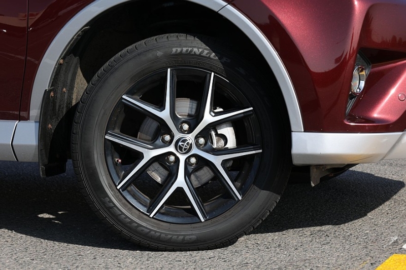 Toyota RAV4 IV (XA40) с пробегом: дизель от BMW, дешевый вариатор и ступицы-расходники